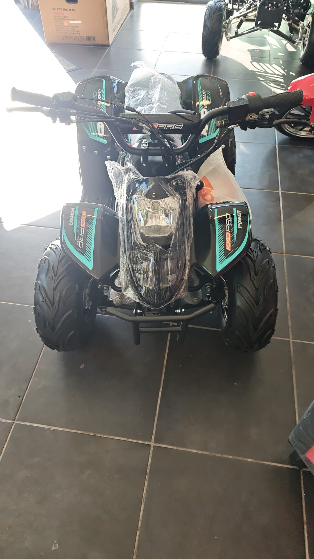 Quad ado et adulte essence Bigfoot avec marche arrière
